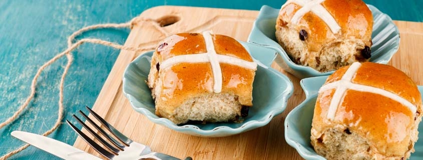 Image of hot cross buns on a plate